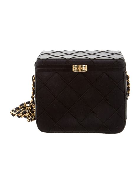 box trucchi chanel|Chanel quilted bag.